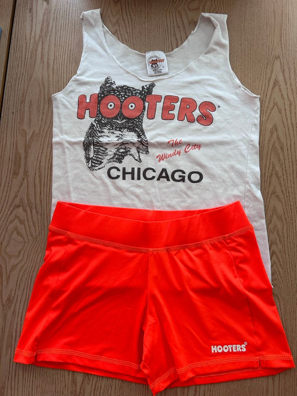 b20 Women's 2pc Hooters Girl Worn Tank & New Uniform Shorts Chicago size Large
